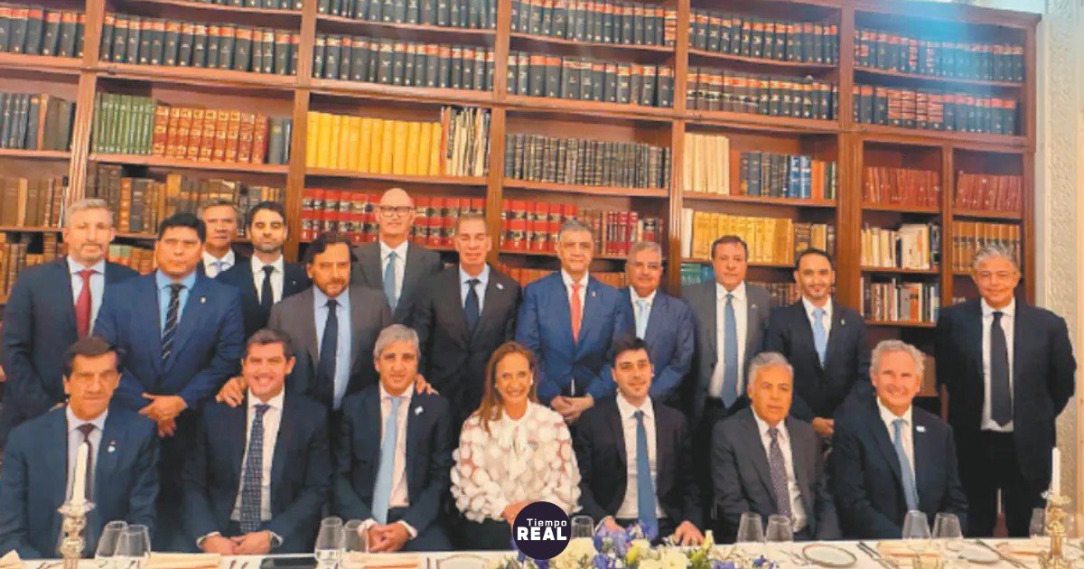 Milei se reúne con Macron y 12 gobernadores en París