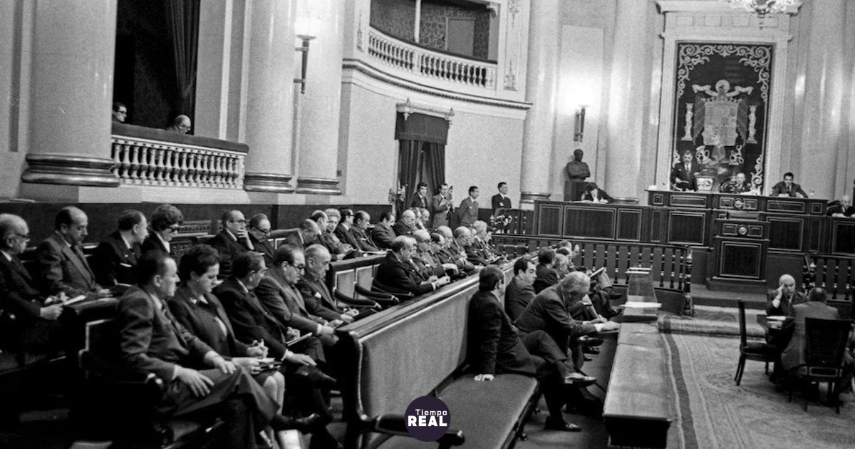 Suárez convenció al “senado” franquista para impulsar la Ley de Reforma