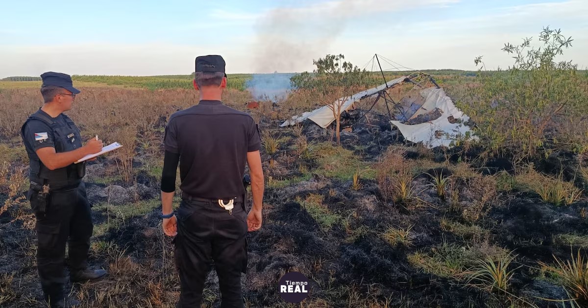 Muere piloto de ala delta motorizada al impactar cables eléctricos