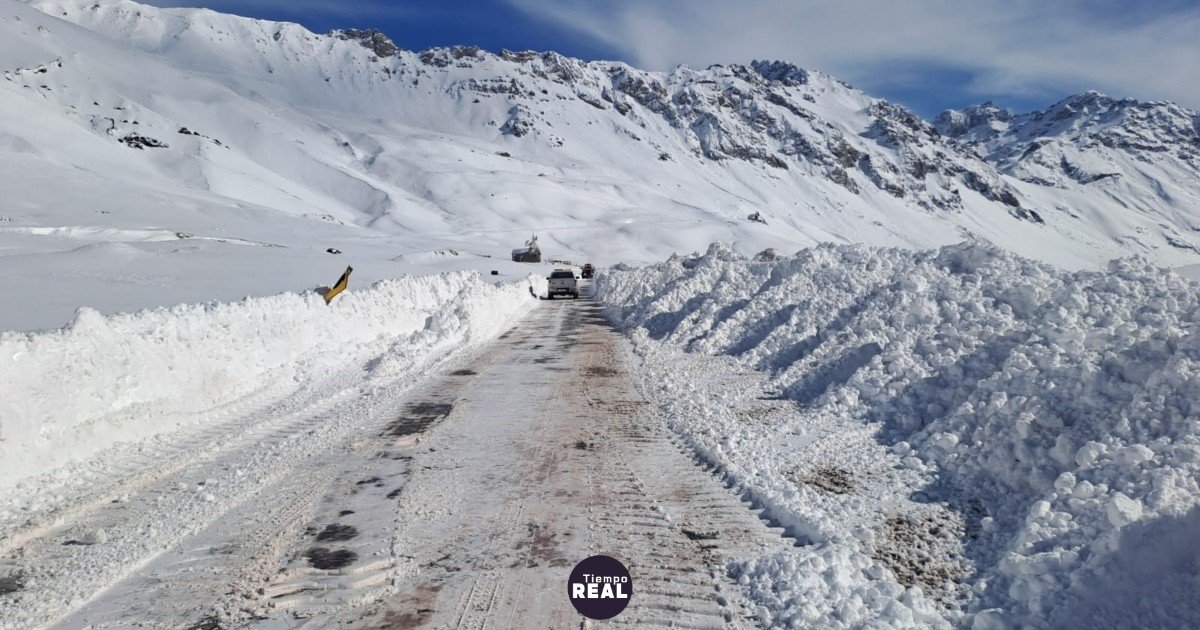 Cuatro metros de nieve cierran paso a Chile por 50 días