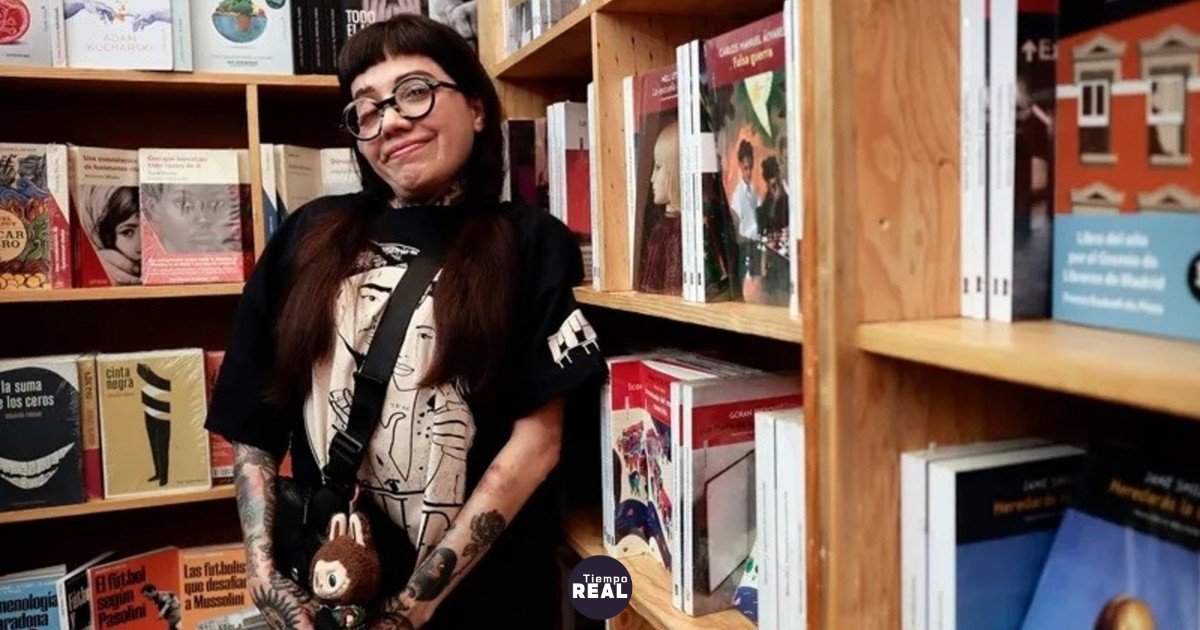 La escritora mexicana rechaza la sororidad romántica en su nuevo libro