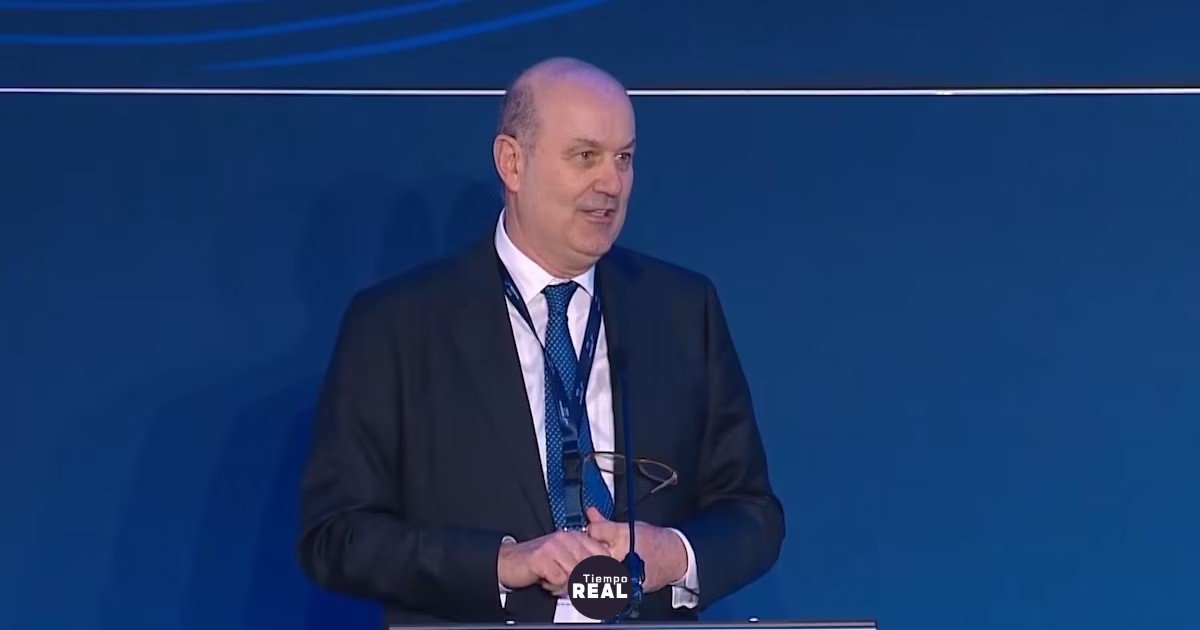 Sturzenegger asegura equilibrio fiscal mientras anuncia miles de millones en inversiones