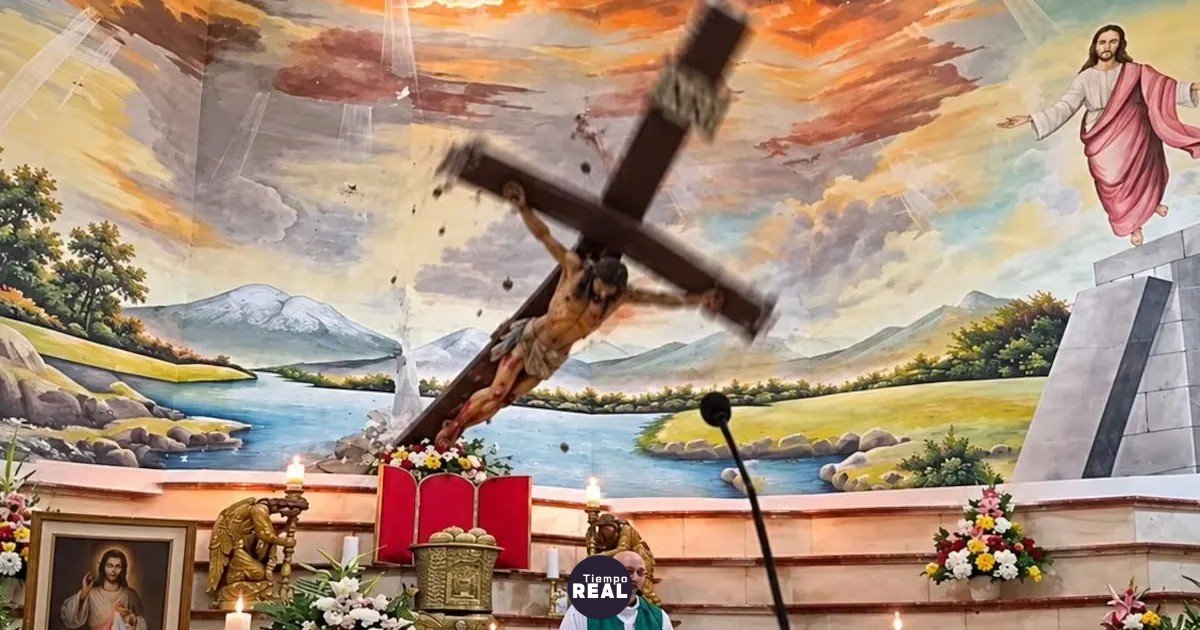Fieles vieron en vivo cómo el crucifijo mató al sacerdote