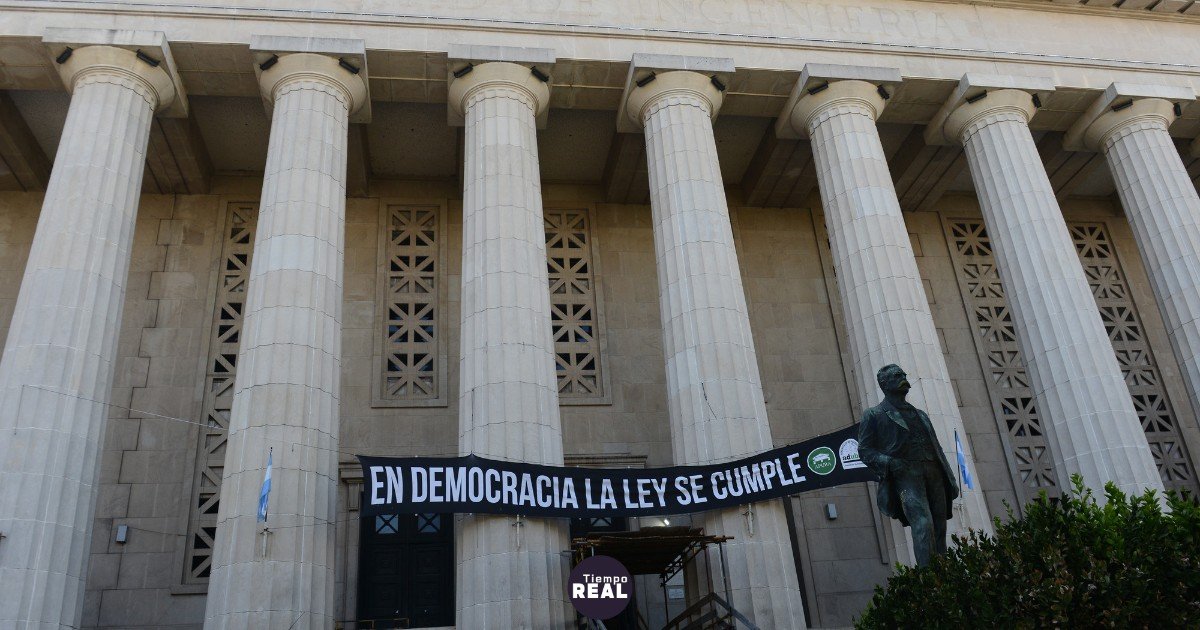 Docentes universitarios inician paro de 72 horas exigiendo 33 % de aumento