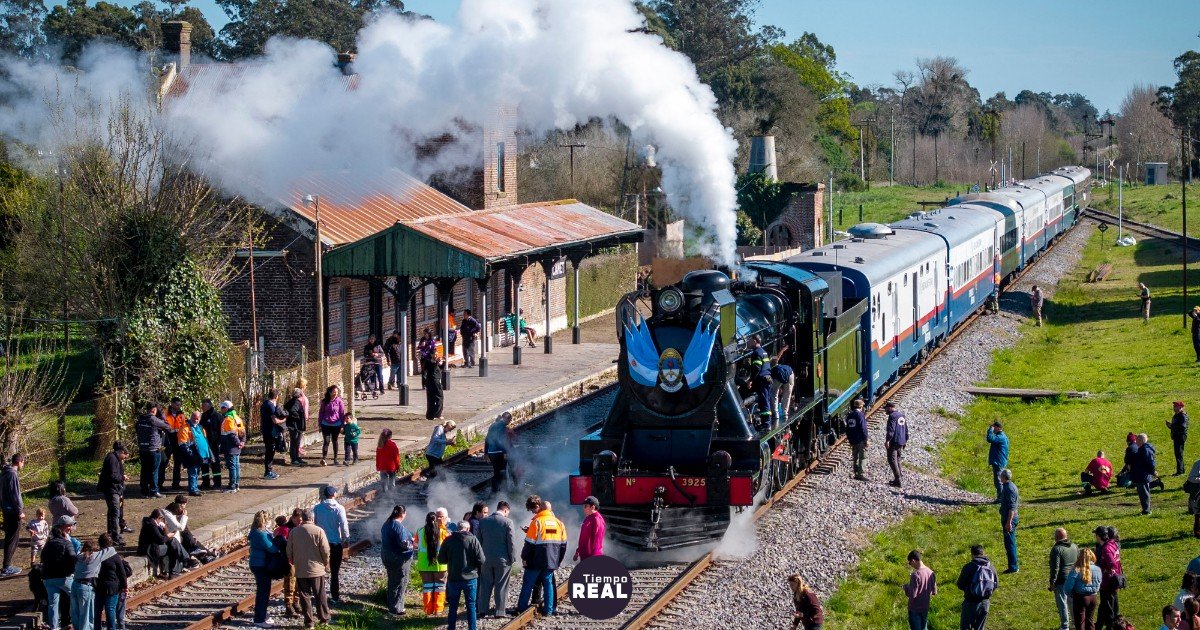Locomotora centenaria vuelve a Mar del Plata y celebra 140 años