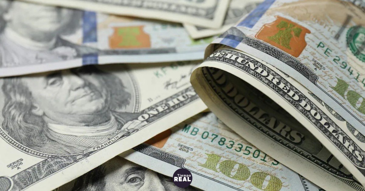 Dólar blue supera $1.560 y oficial se mantiene $1.535