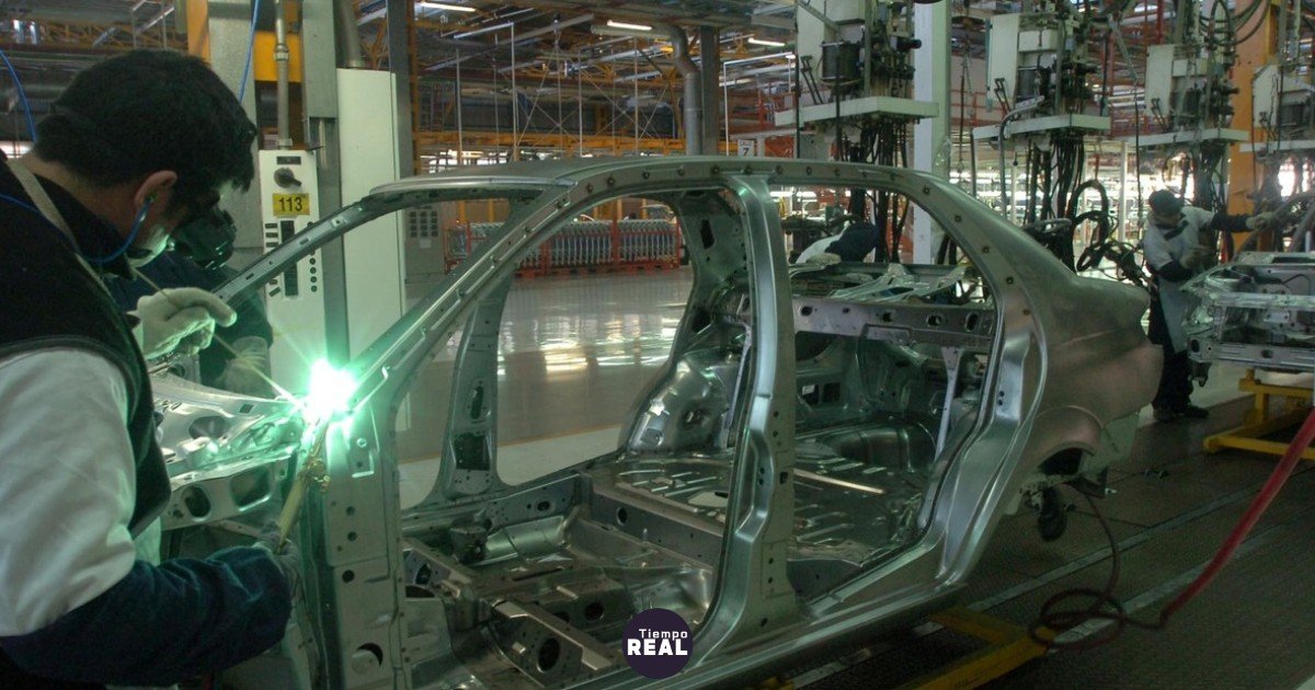 Actividad económica cae 2,9% en julio, peor descenso en seis años