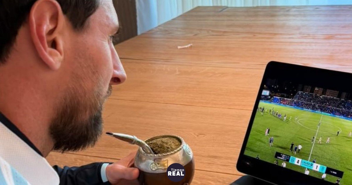Messi vigila el juego de Eldense desde su casa en Rosario