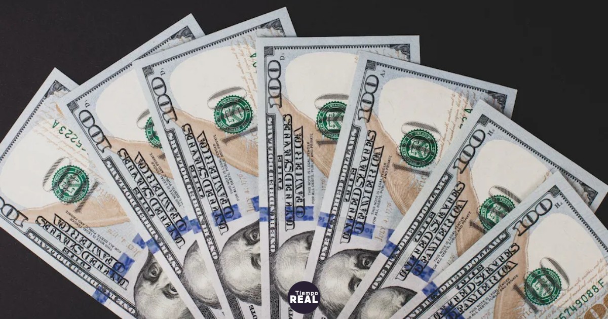 Dólar blue alcanza $1.550 y baja $20 en 2026