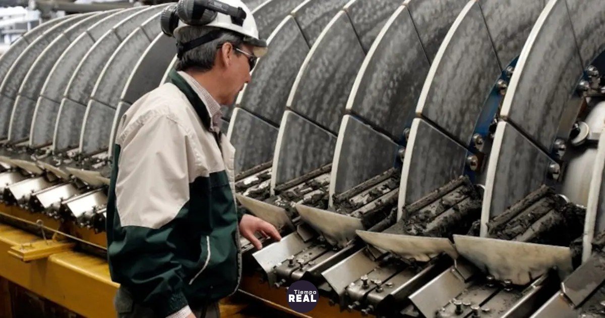 Industria frena caída en agosto mientras la energía sigue bajo