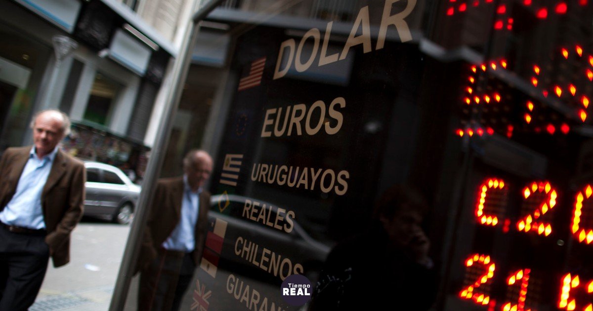 Dólar blue cayó 100 % en octubre frente al mes anterior