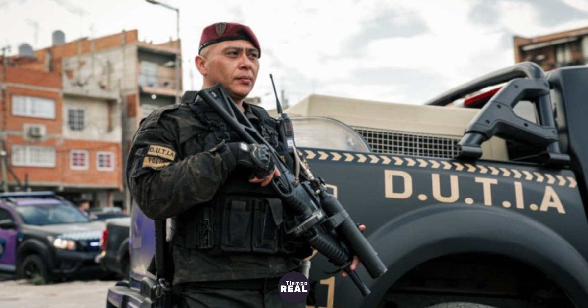 Más de 1.500 policías asaltan 15 villas y dejan 16 detenidos