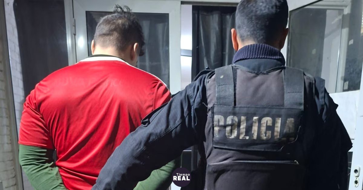 Ex‑policía estrangula a trabajadora sexual en pensión del noroeste de Rosario; hallaron su cuerpo envuelto.