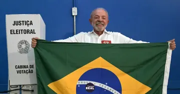 Lula supera a Bolsonaro pese a la prórroga de votación hasta las 19 hs
