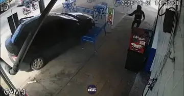Dos detenidos tras robo que terminó chocando una heladería en Castelar