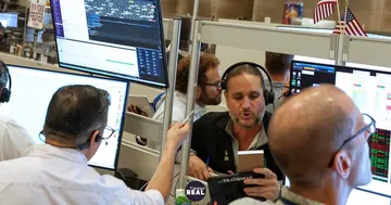 Mientras el Merval sube 1,4 %, el riesgo país se dispara a 714 puntos