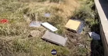 Placas argentinas son arrojadas del cementerio de Darwin