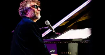 Fito Páez arremete contra Milei mientras Milei recibe honores en Madrid
