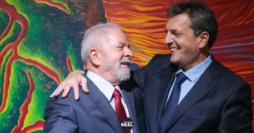 Massa pide a Milei reconocer la victoria de Lula en Brasil