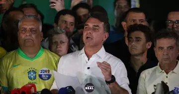 Derrotado por Lula, Flávio Bolsonaro se proclama presidente electo