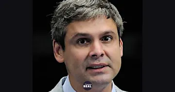 Solicitan alerta roja de Interpol para hijo de Flávio Bolsonaro