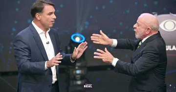 Lula y Flávio Bolsonaro se acusaron en debate