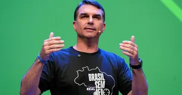 Flávio Bolsonaro llegó a Miami y anunciará su liderazgo opositor
