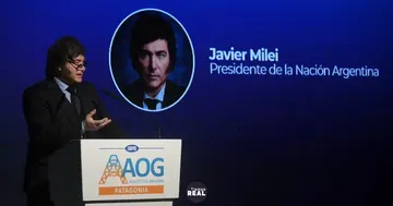 Milei califica de “pelotudez” que dos tercios no llegan a fin