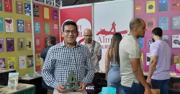 Escritor peruano rechaza IA tras ganar premio literario