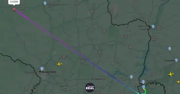 Flavio Bolsonaro abandona Misiones en avión privado pese a pasaporte revocado