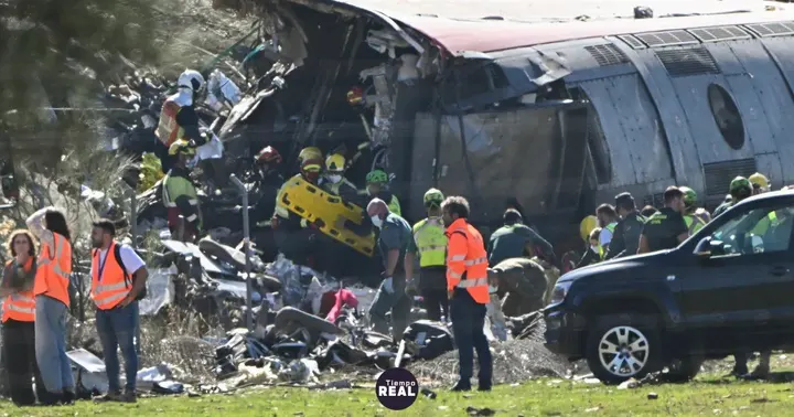Vagones de un tren Iryo cayeron al terraplén tras choque con AVE