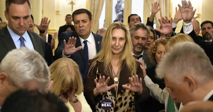 Milei impide que asistentes fotografíen su acto en la Casa Rosada