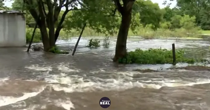 Arroyo Barranqueras desbordó y sumergió Tres Bocas