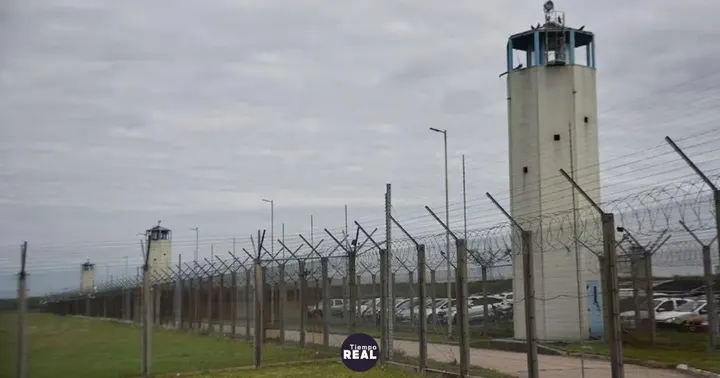 Guardia y interno detenidos por cinco celulares en Bouwer