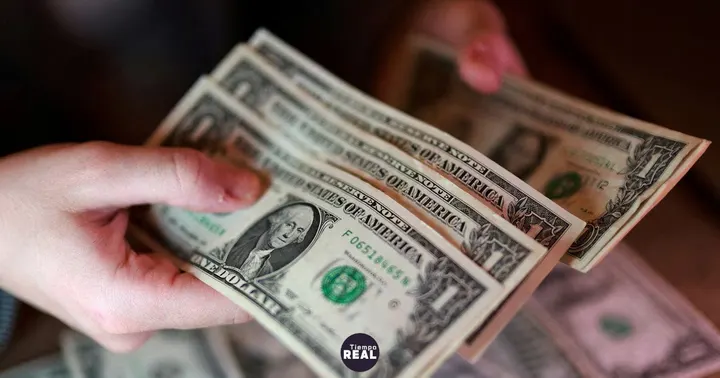 Dólar mayorista cae 0,2 % tras siete subas consecutivas