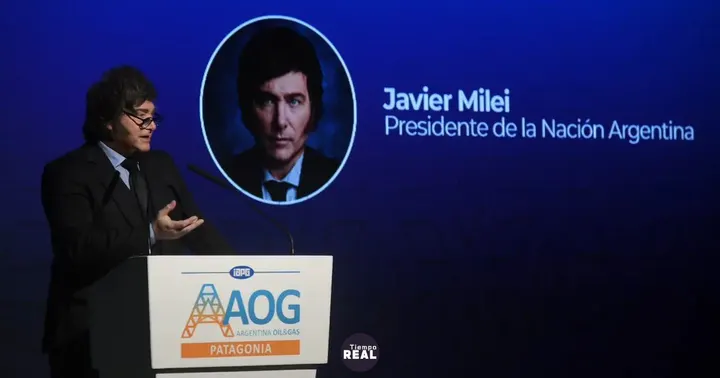 Milei califica de “pelotudez” que dos tercios no llegan a fin